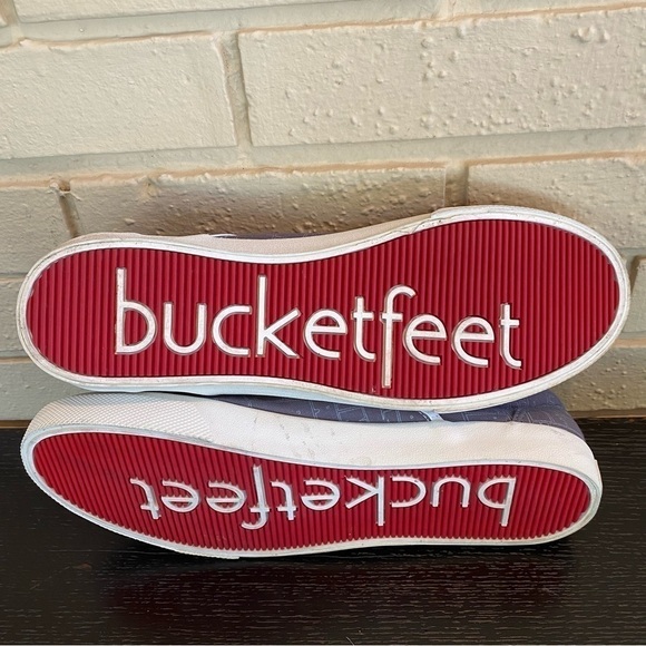 Bucketfeet Mens Size 12 Slip On Canvas Sneaker Print Rubber Sole Shoe Graphic main image 2